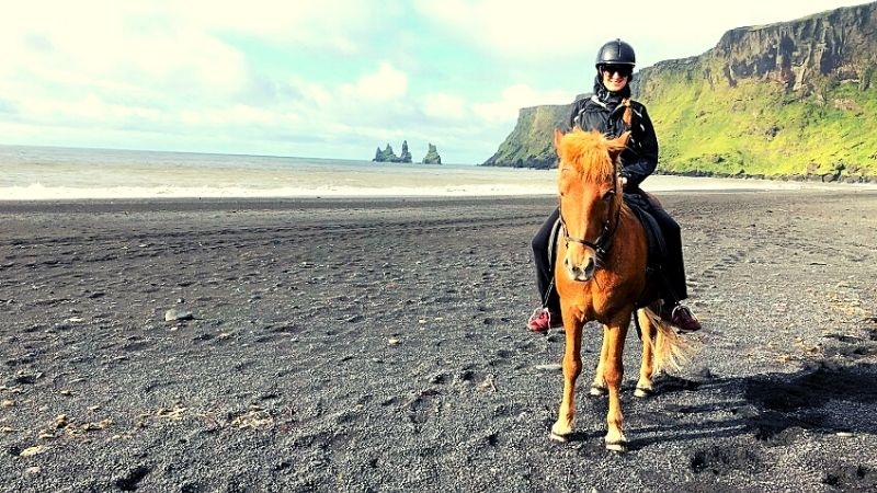how to become eco-friendly - horseback riding on vacation
